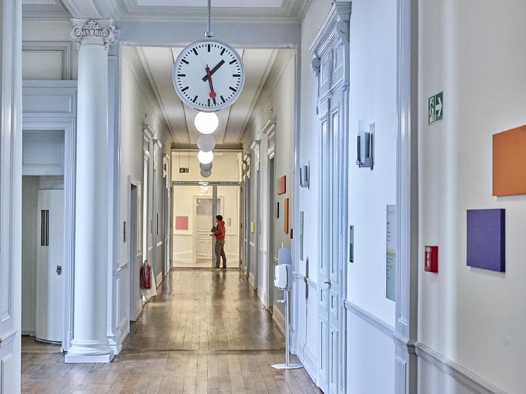 Korridor im Hauptgebäude