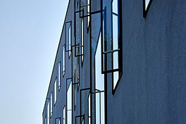 Gebäude von Assen mit Fenstern