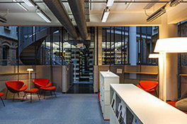 Ruheraum mit schönen Möbeln